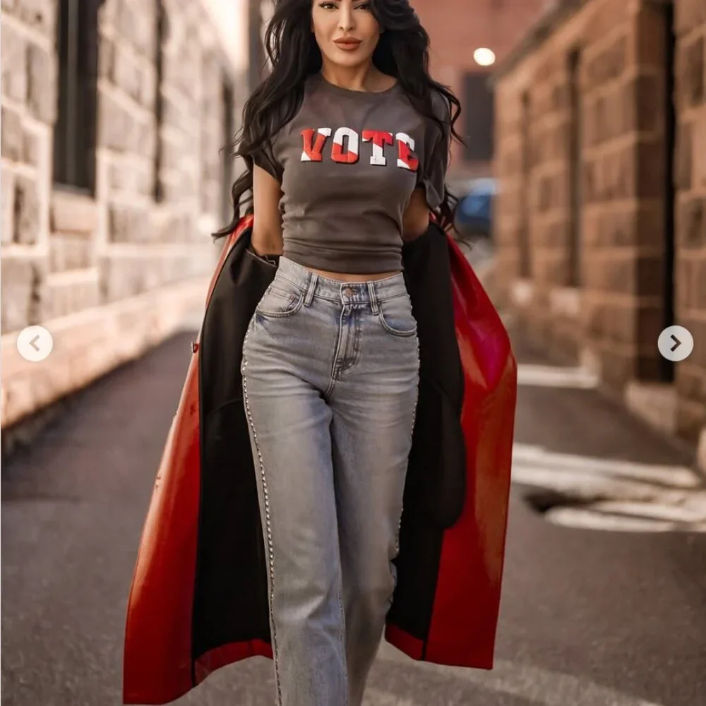 Alice + Olivia BODIE STUDDED JEAN - Picture 7 of 7